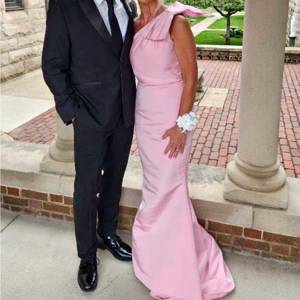 Elegant Pink One-Shoulder Evening Gown